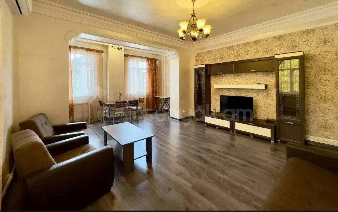 3 Սենյականոց Բնակարան Քարե Շենքում, 78քմ, 4/4 հարկ, Կապիտալ Վերանորոգված, Կահավորված, Արևկող