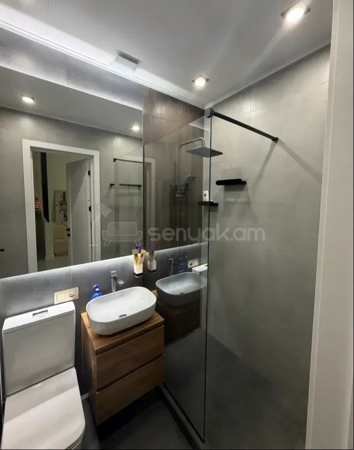 1 Սենյականոց Բնակարան Քարե Շենքում, 31քմ, 3/3 հարկ, Կապիտալ Վերանորոգված