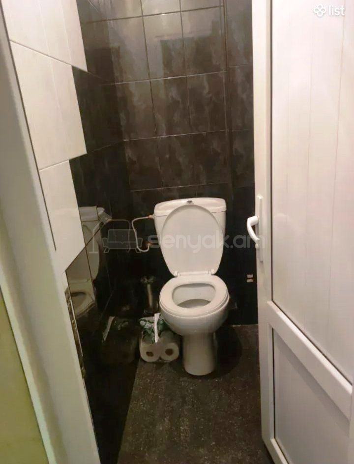 4 Սենյականոց Բնակարան Քարե Շենքում, 74քմ, 3/5 հարկ, Կապիտալ Վերանորոգված