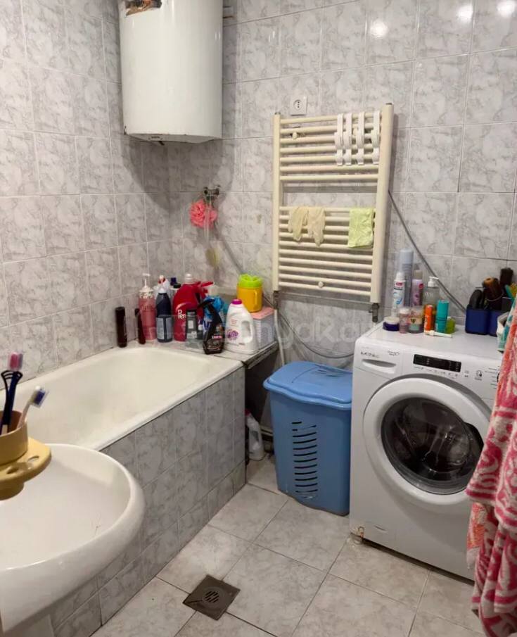 3 Սենյականոց Բնակարան Քարե Շենքում, 95քմ, 2/7 հարկ, Նորմալ Վիճակում