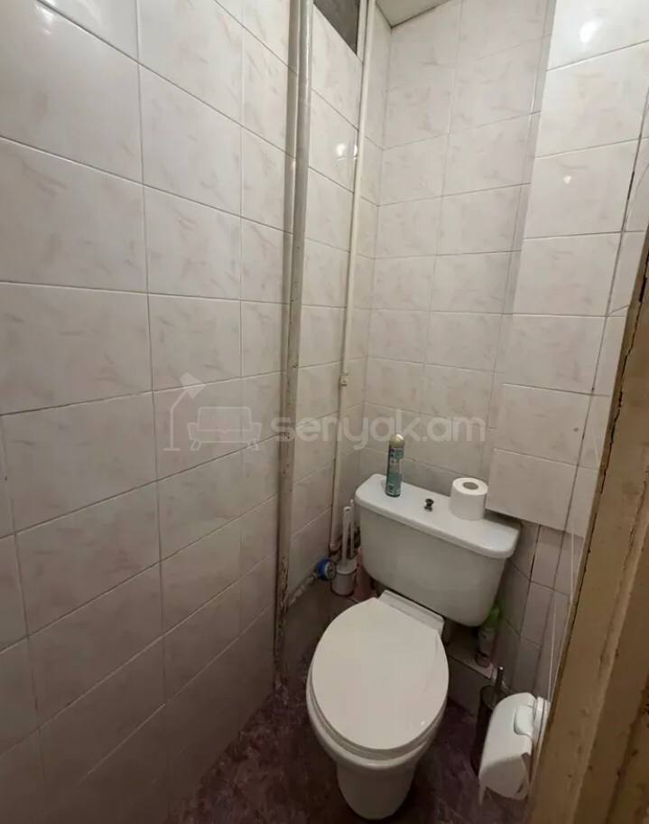 3 Սենյականոց Բնակարան Քարե Շենքում, 95քմ, 2/7 հարկ, Նորմալ Վիճակում