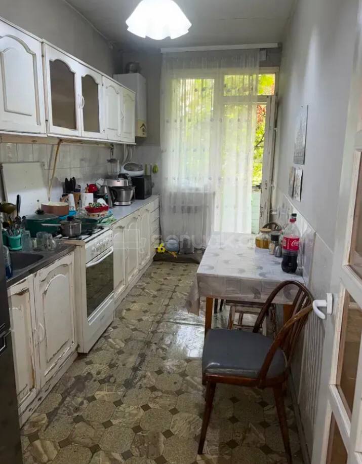 3 Սենյականոց Բնակարան Քարե Շենքում, 95քմ, 2/7 հարկ, Նորմալ Վիճակում