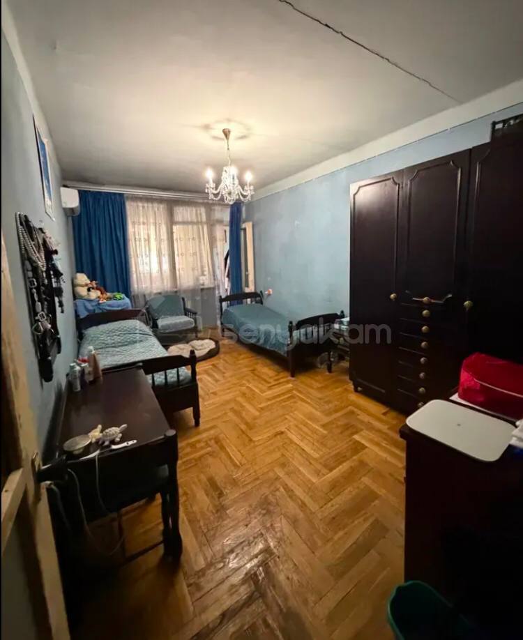 3 Սենյականոց Բնակարան Քարե Շենքում, 95քմ, 2/7 հարկ, Նորմալ Վիճակում