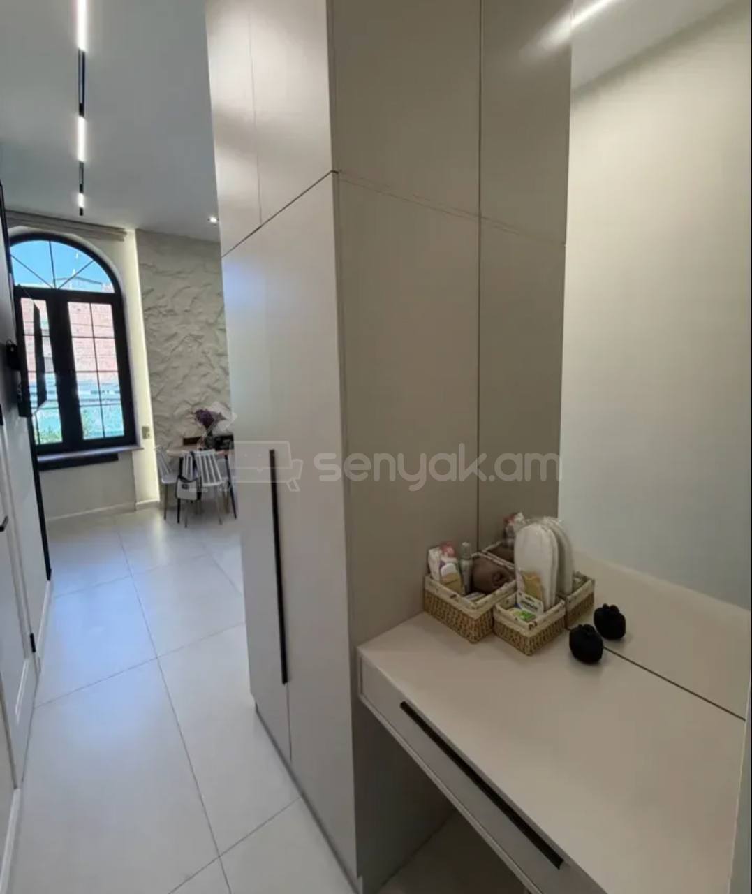 1 Սենյականոց Բնակարան Քարե Շենքում, 31քմ, 3/3 հարկ, Կապիտալ Վերանորոգված