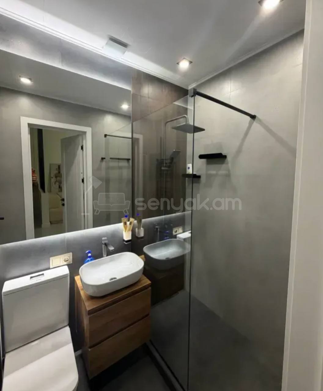 1 Սենյականոց Բնակարան Քարե Շենքում, 31քմ, 3/3 հարկ, Կապիտալ Վերանորոգված