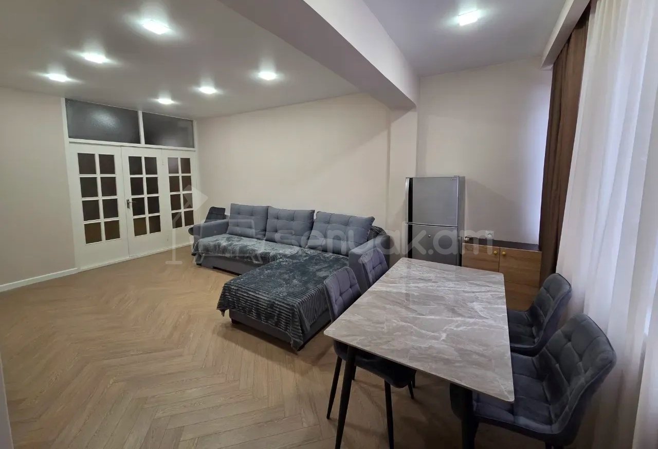 3 Սենյականոց Բնակարան Քարե Շենքում, 50քմ, 2/5 հարկ, Կապիտալ Վերանորոգված, Կահավորված, Արևկող