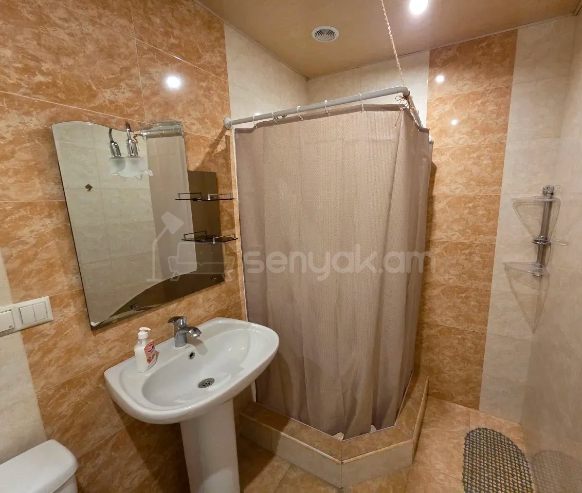 3 Սենյականոց Բնակարան Քարե Շենքում, 50քմ, 2/5 հարկ, Կապիտալ Վերանորոգված, Կահավորված, Արևկող