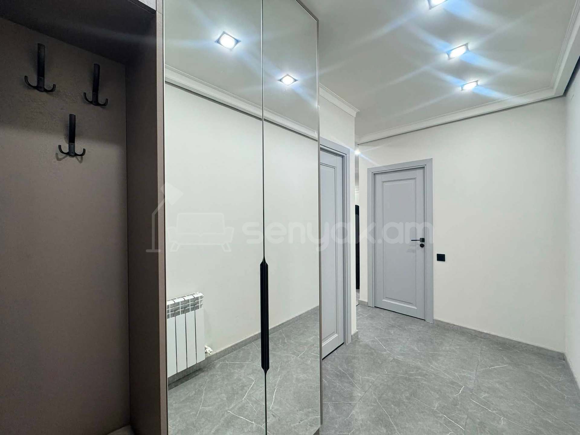 3 Սենյականոց Բնակարան Քարե Շենքում, 70քմ, 2/5 հարկ, Կապիտալ Վերանորոգված, Կահավորված, Արևկող