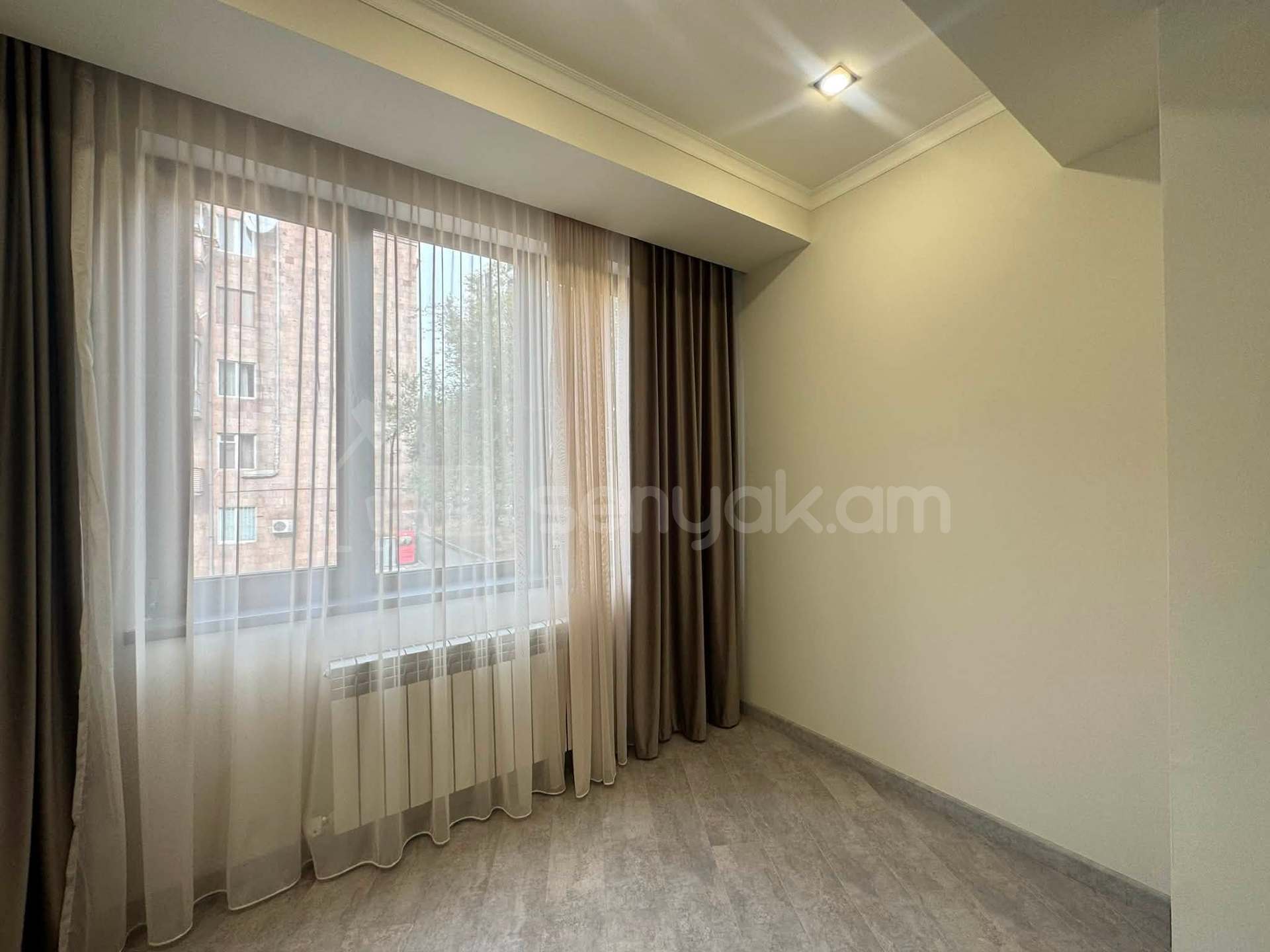 3 Սենյականոց Բնակարան Քարե Շենքում, 70քմ, 2/5 հարկ, Կապիտալ Վերանորոգված, Կահավորված, Արևկող