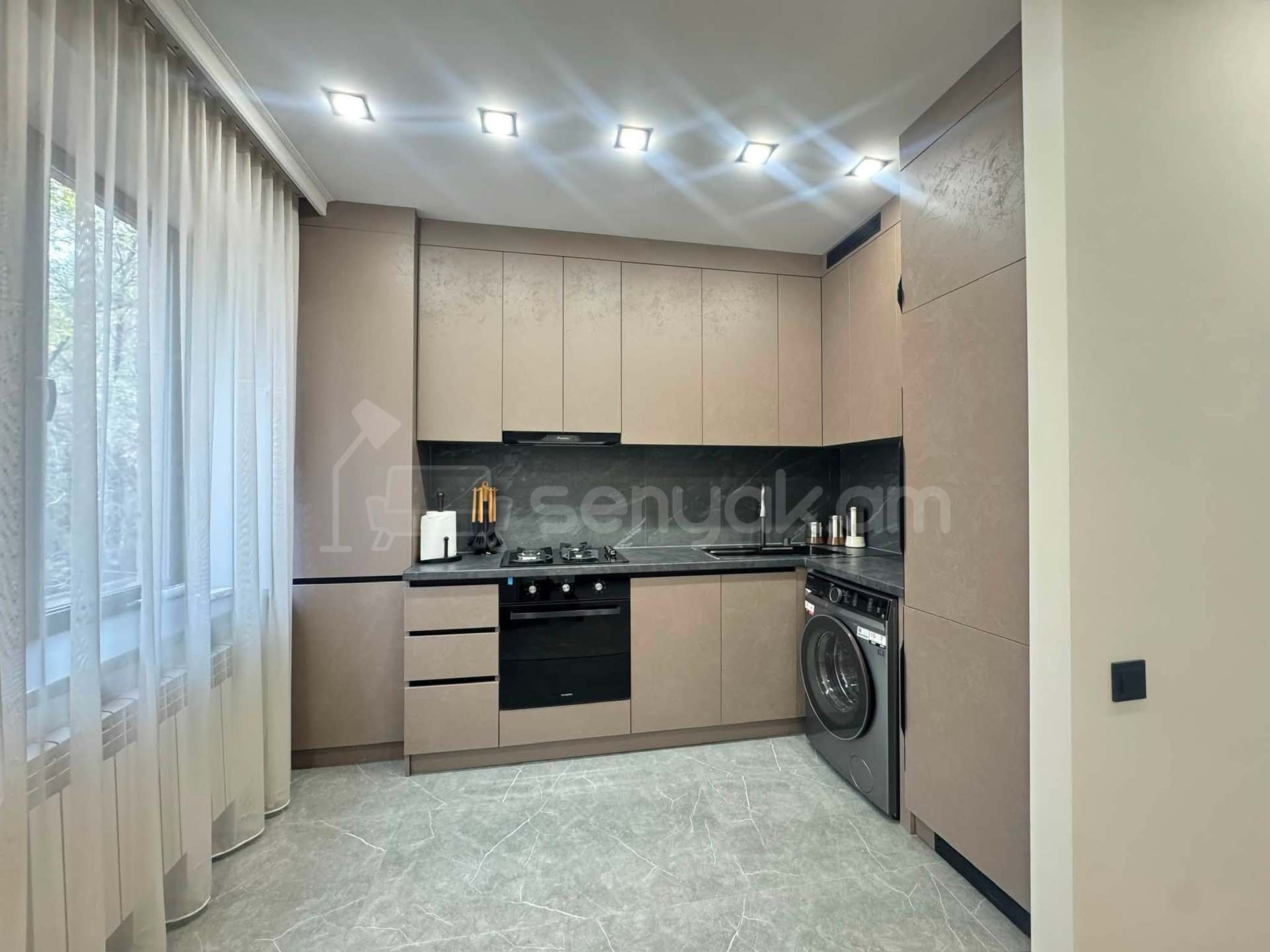 3 Սենյականոց Բնակարան Քարե Շենքում, 70քմ, 2/5 հարկ, Կապիտալ Վերանորոգված, Կահավորված, Արևկող