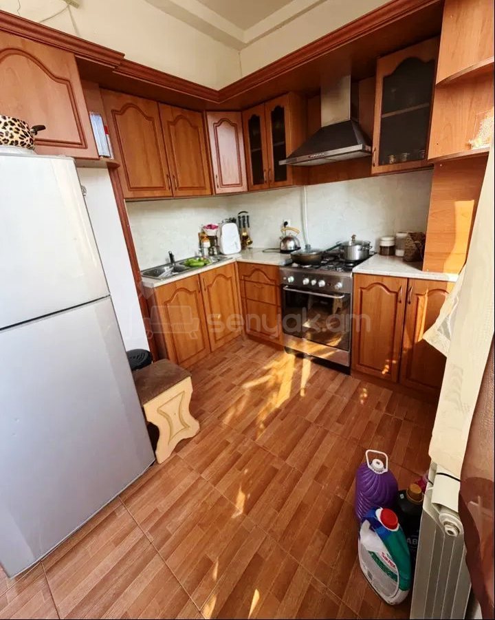 3 Սենյականոց Բնակարան Քարե Շենքում, 80քմ, 3/4 հարկ, Կոսմետիկ Վերանորոգված