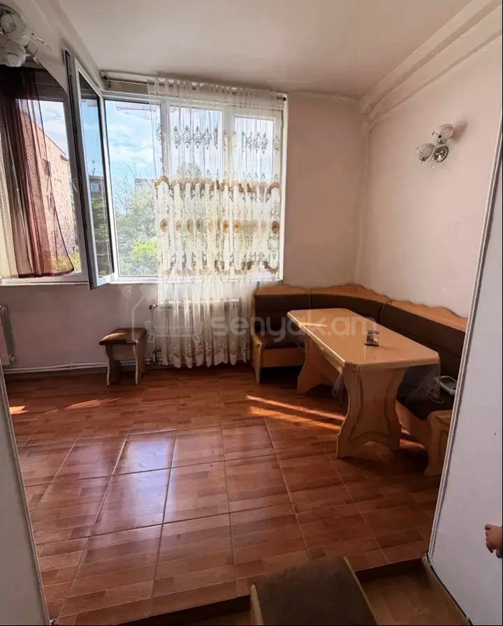 3 Սենյականոց Բնակարան Քարե Շենքում, 80քմ, 3/4 հարկ, Կոսմետիկ Վերանորոգված