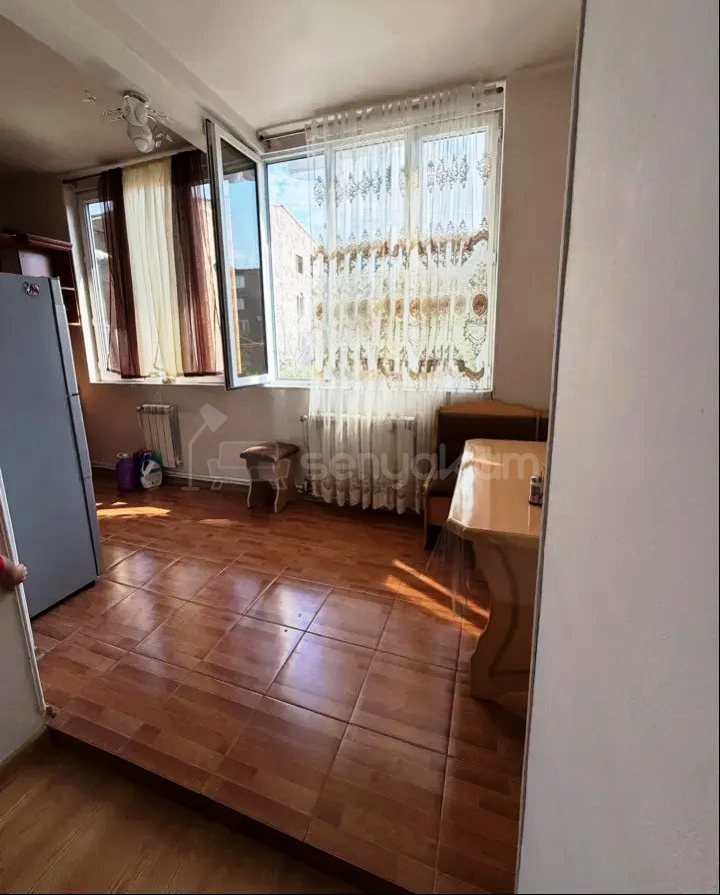3 Սենյականոց Բնակարան Քարե Շենքում, 80քմ, 3/4 հարկ, Կոսմետիկ Վերանորոգված