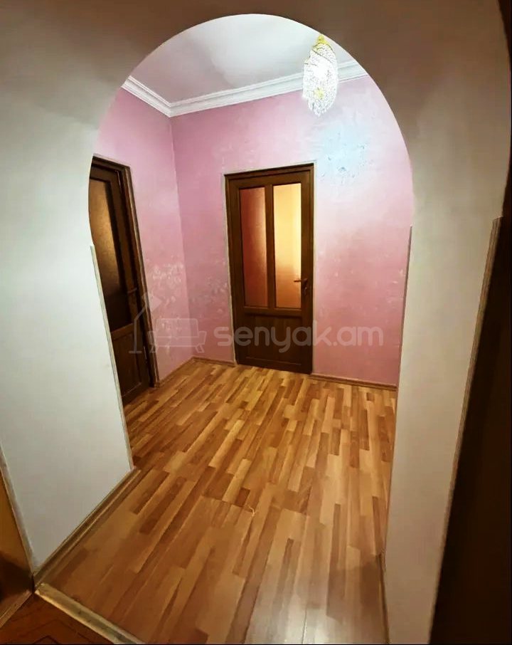 3 Սենյականոց Բնակարան Քարե Շենքում, 80քմ, 3/4 հարկ, Կոսմետիկ Վերանորոգված
