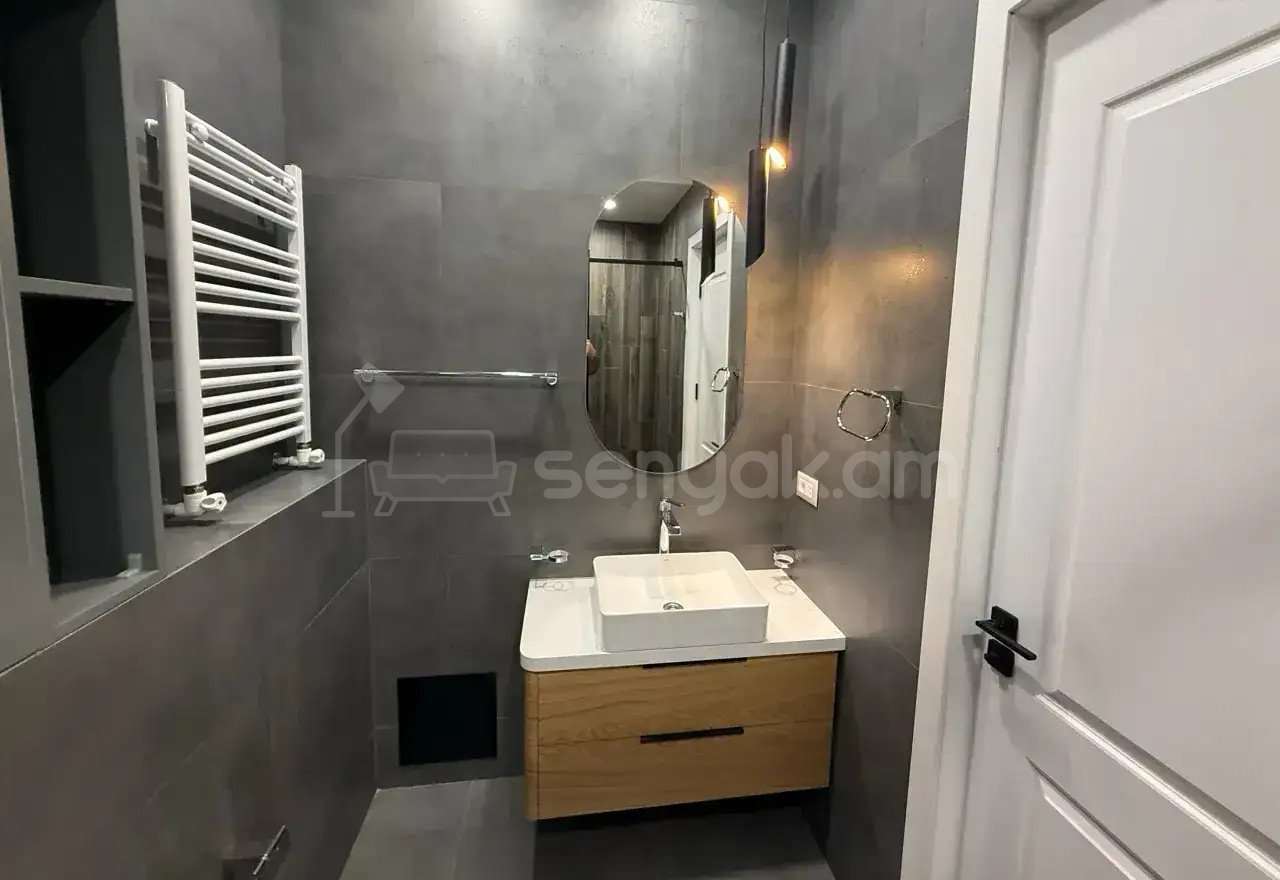 3 Սենյականոց Բնակարան Նորակառույցում, 90քմ, 10/14 հարկ, Դիզայներական Վերանորոգված, Կահավորված