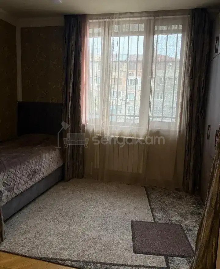 4 Սենյականոց Բնակարան Քարե Շենքում, 75քմ, 2/5 հարկ, Կապիտալ Վերանորոգված, Կահավորված