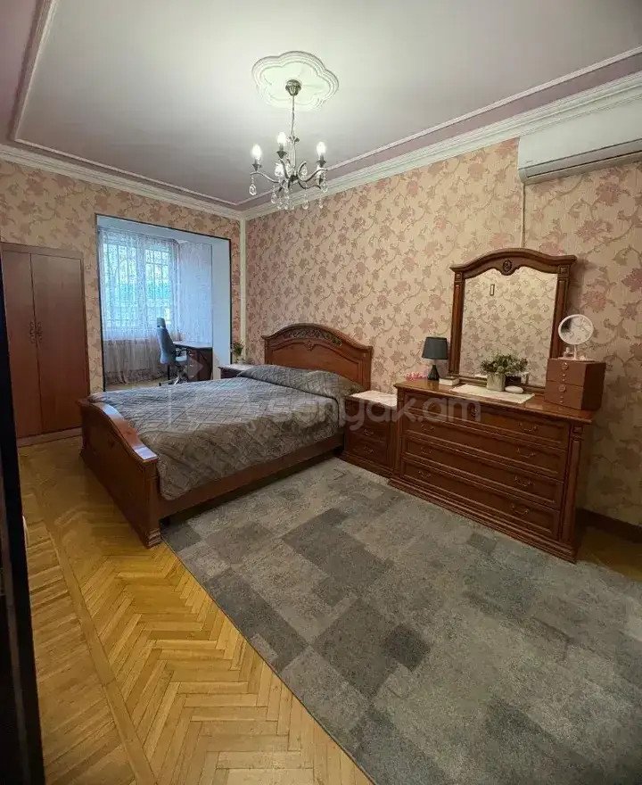 4 Սենյականոց Բնակարան Քարե Շենքում, 75քմ, 2/5 հարկ, Կապիտալ Վերանորոգված, Կահավորված