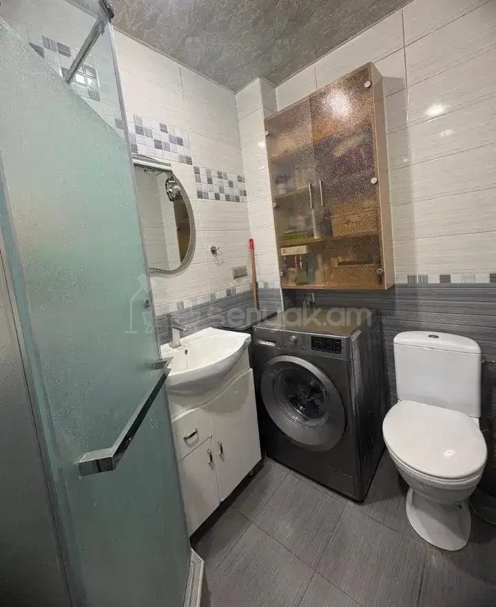 4 Սենյականոց Բնակարան Քարե Շենքում, 75քմ, 2/5 հարկ, Կապիտալ Վերանորոգված, Կահավորված