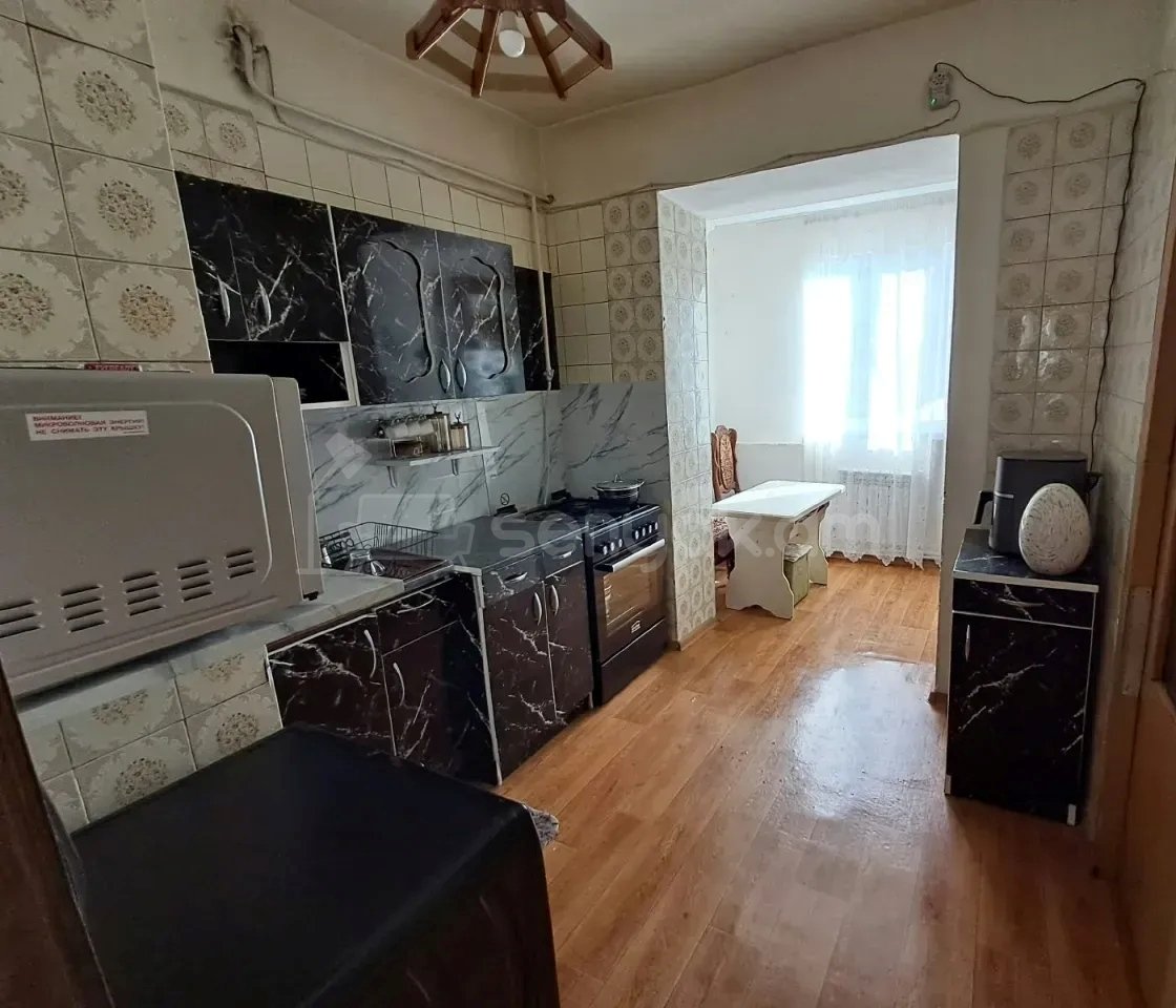 4 Սենյականոց Բնակարան Քարե Շենքում, 83քմ, 3/5 հարկ, Նորմալ Վիճակում