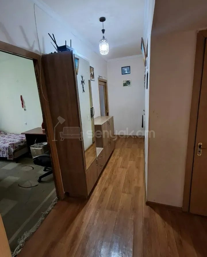 4 Սենյականոց Բնակարան Քարե Շենքում, 83քմ, 3/5 հարկ, Նորմալ Վիճակում