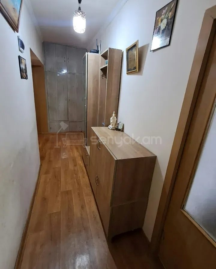 4 Սենյականոց Բնակարան Քարե Շենքում, 83քմ, 3/5 հարկ, Նորմալ Վիճակում