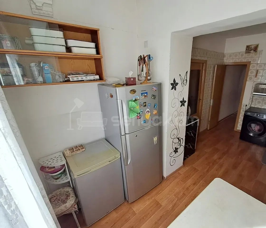4 Սենյականոց Բնակարան Քարե Շենքում, 83քմ, 3/5 հարկ, Նորմալ Վիճակում