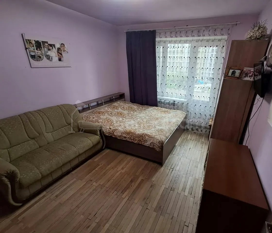 4 Սենյականոց Բնակարան Քարե Շենքում, 83քմ, 3/5 հարկ, Նորմալ Վիճակում