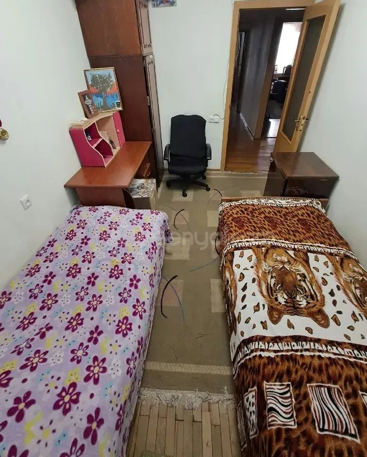 4 Սենյականոց Բնակարան Քարե Շենքում, 83քմ, 3/5 հարկ, Նորմալ Վիճակում