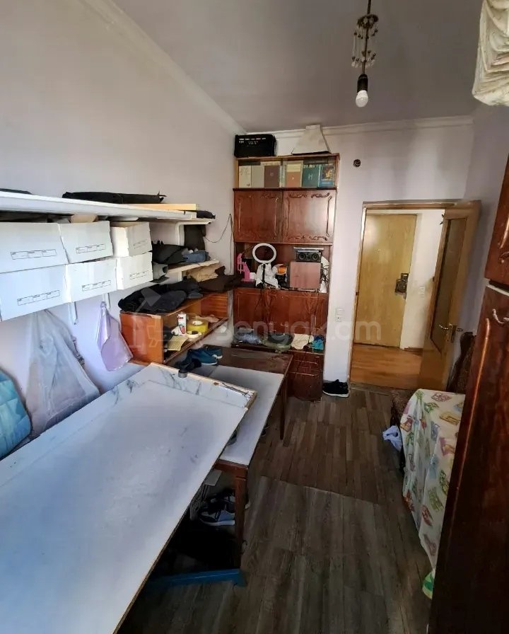 4 Սենյականոց Բնակարան Քարե Շենքում, 83քմ, 3/5 հարկ, Նորմալ Վիճակում