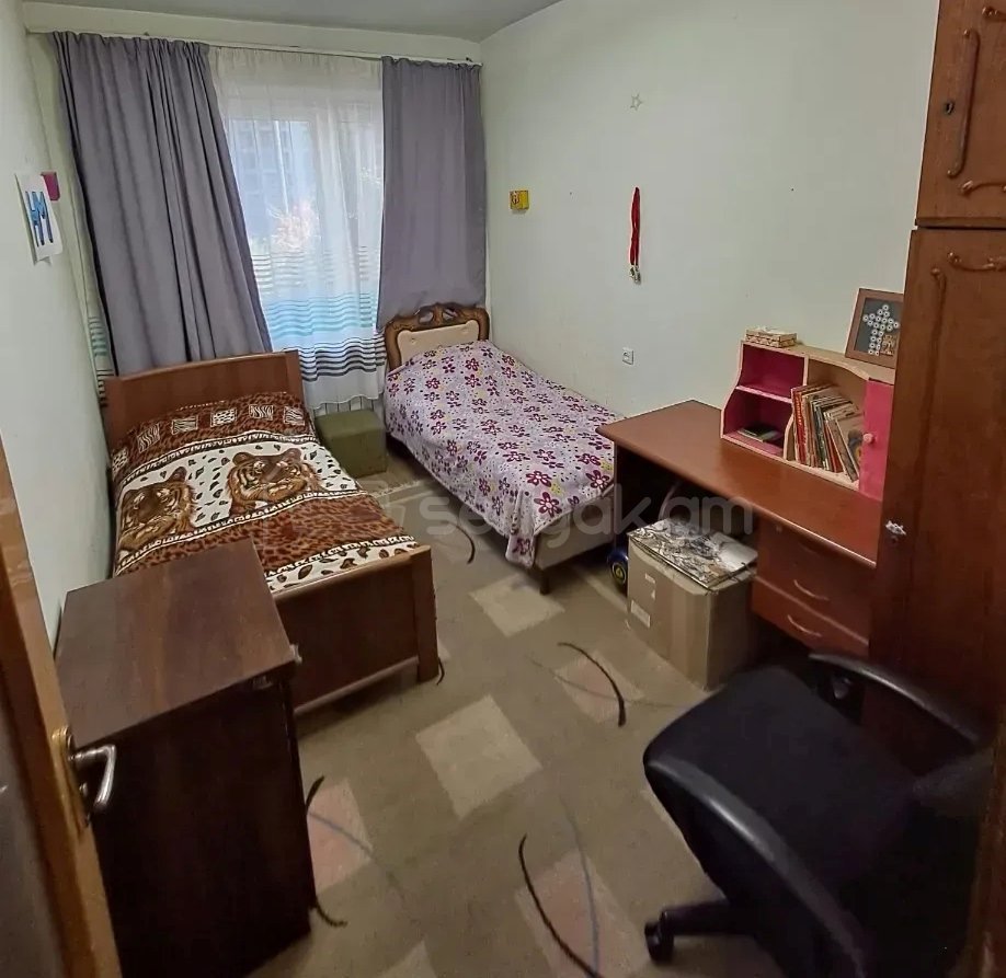 4 Սենյականոց Բնակարան Քարե Շենքում, 83քմ, 3/5 հարկ, Նորմալ Վիճակում