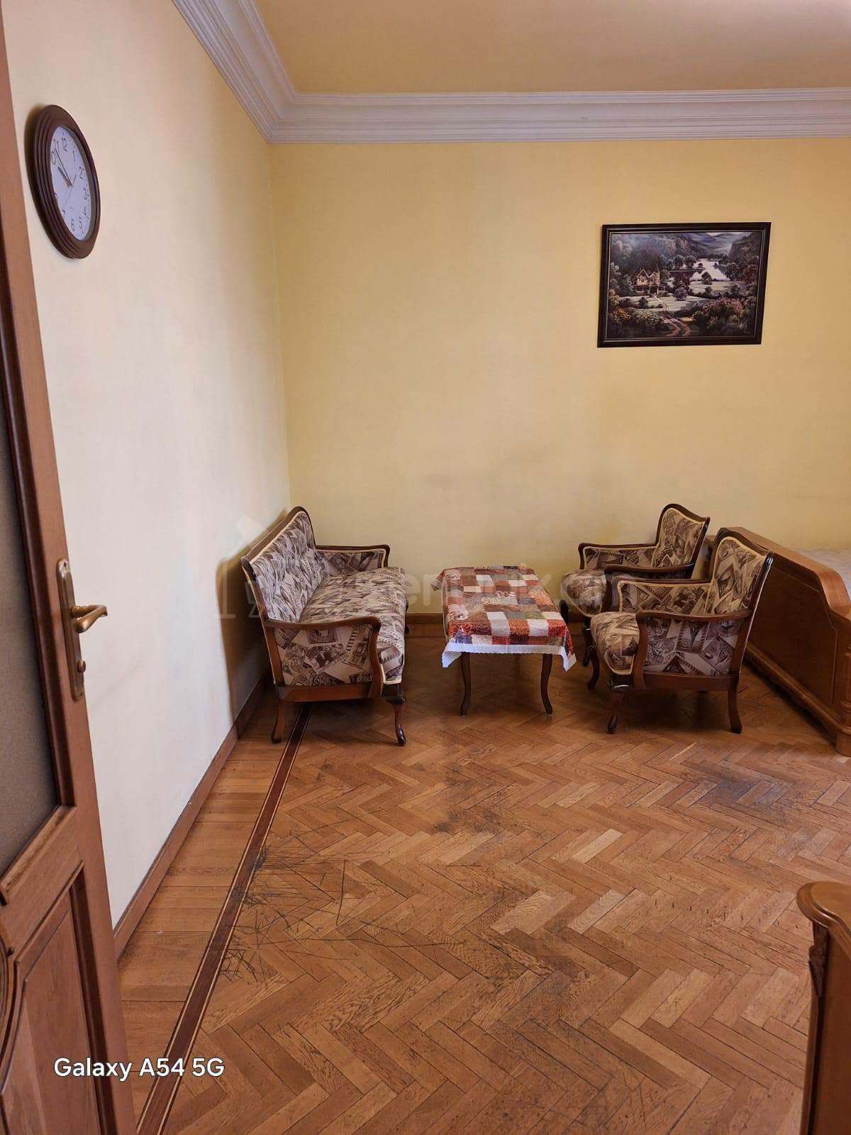 1 Սենյականոց Բնակարան Քարե Շենքում, 37քմ, 2/4 հարկ, Նորմալ Վիճակում