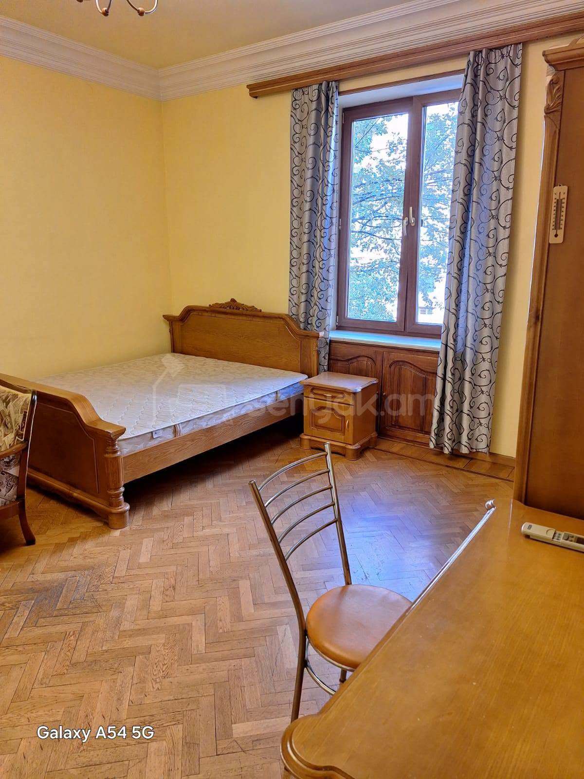 1 Սենյականոց Բնակարան Քարե Շենքում, 37քմ, 2/4 հարկ, Նորմալ Վիճակում