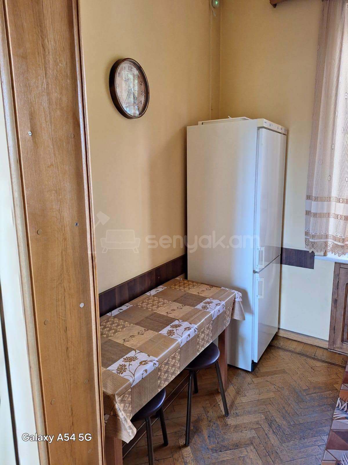 1 Սենյականոց Բնակարան Քարե Շենքում, 37քմ, 2/4 հարկ, Նորմալ Վիճակում