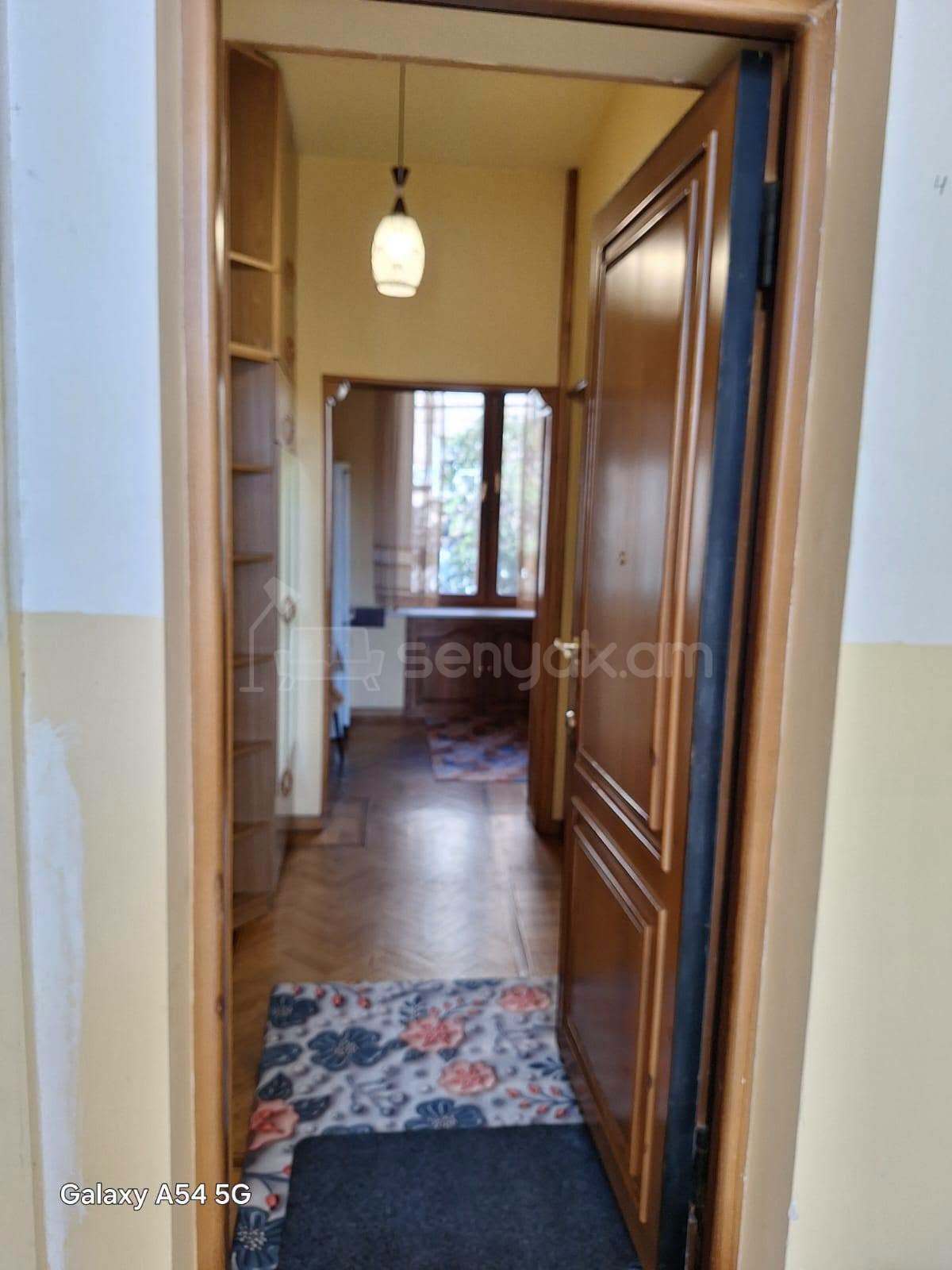 1 Սենյականոց Բնակարան Քարե Շենքում, 37քմ, 2/4 հարկ, Նորմալ Վիճակում