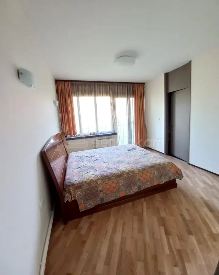 3 Սենյականոց Բնակարան Քարե Շենքում, 97քմ, 5/5 հարկ, Կապիտալ Վերանորոգված