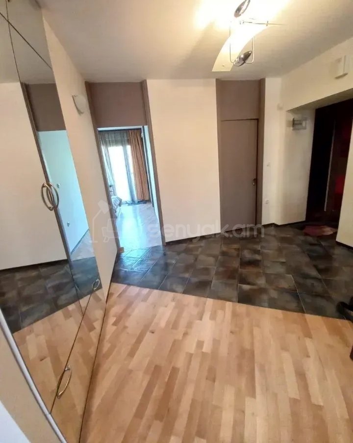 3 Սենյականոց Բնակարան Քարե Շենքում, 97քմ, 5/5 հարկ, Կապիտալ Վերանորոգված