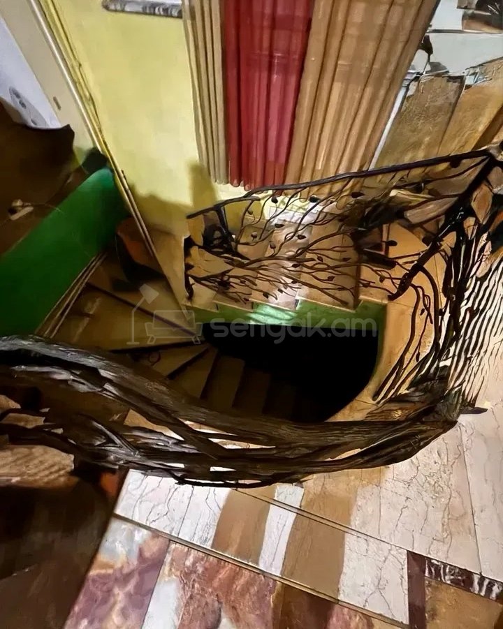 3 Սենյականոց Բնակարան Քարե Շենքում, 85քմ, 1/7 հարկ, Նորմալ Վիճակում