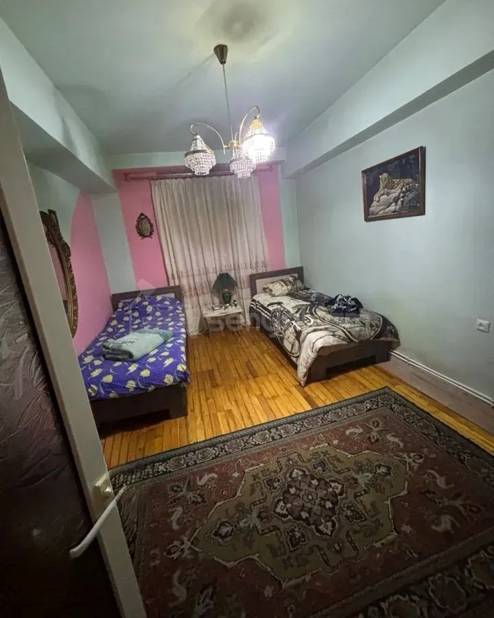 3 Սենյականոց Բնակարան Քարե Շենքում, 85քմ, 1/7 հարկ, Նորմալ Վիճակում