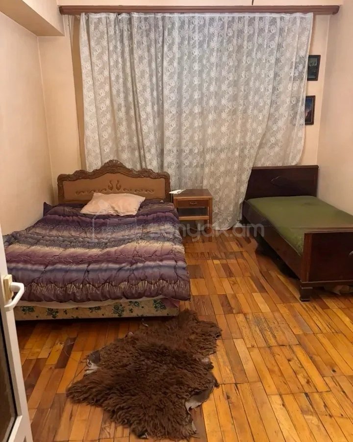 3 Սենյականոց Բնակարան Քարե Շենքում, 85քմ, 1/7 հարկ, Նորմալ Վիճակում