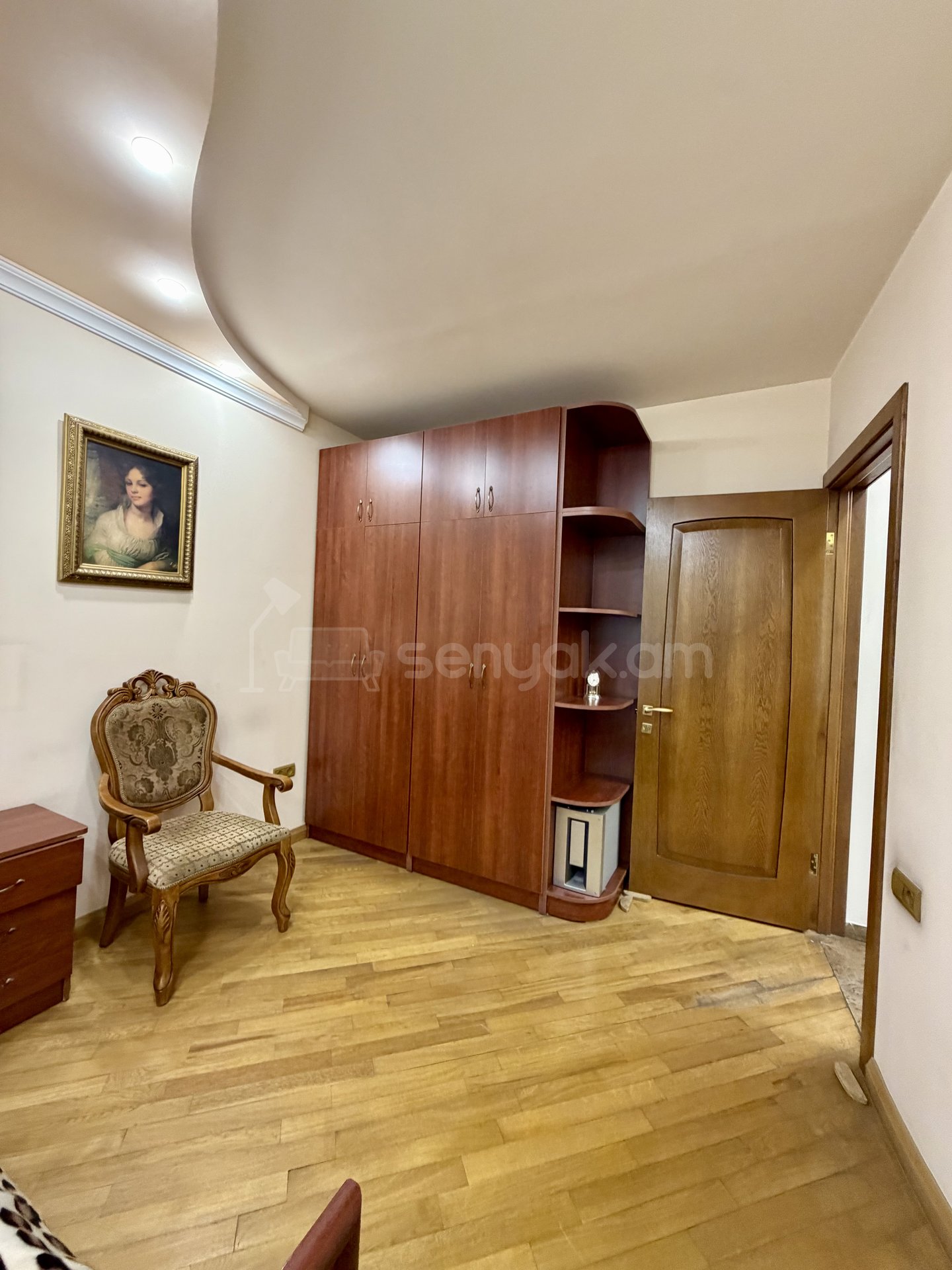 3 Սենյականոց Բնակարան Քարե Շենքում, 90քմ, 3/5 հարկ, Կապիտալ Վերանորոգված, Կահավորված, Արևկող