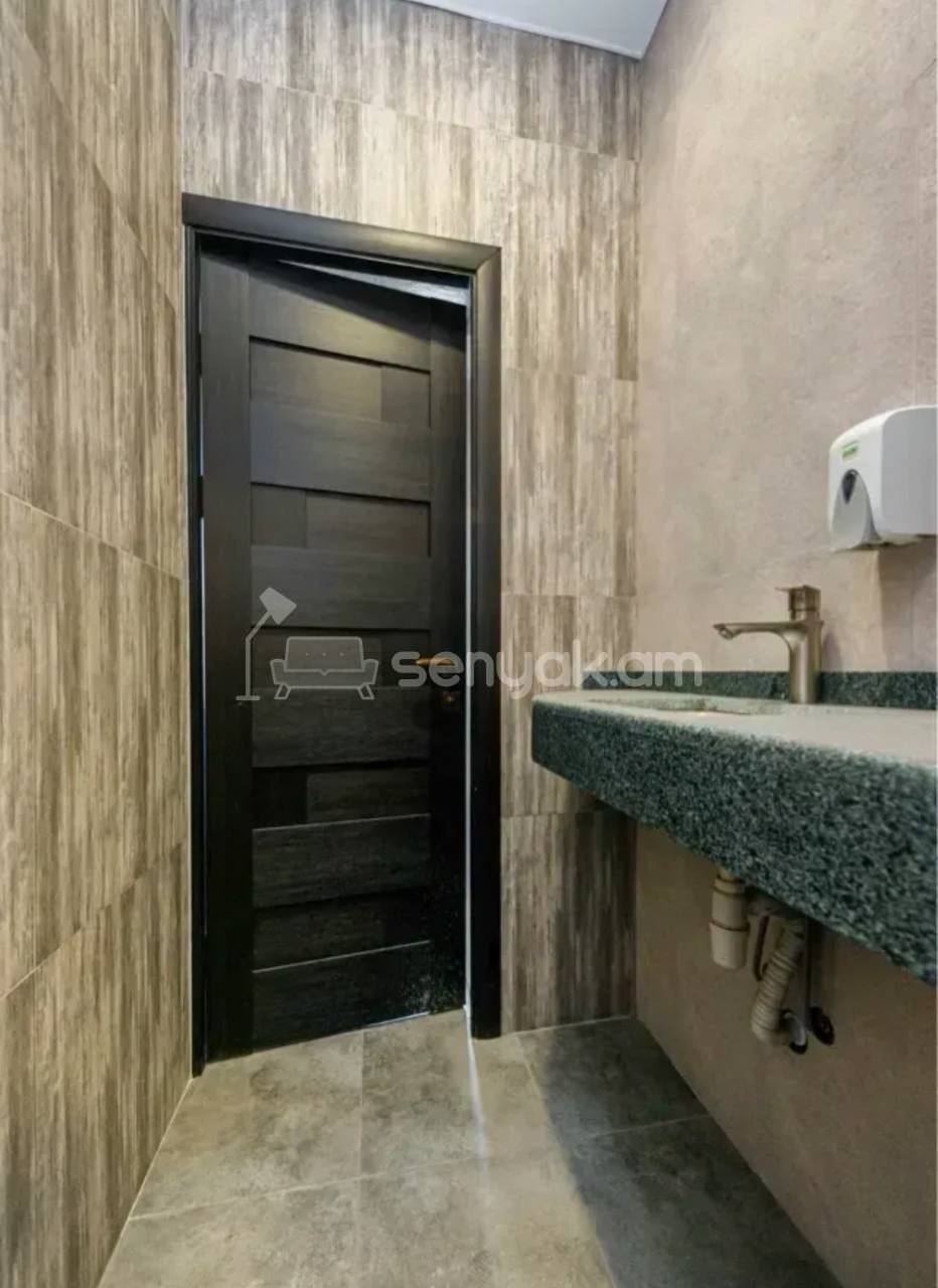 Օֆիսային Տարածք, 200քմ, Կապիտալ Վերանորոգված