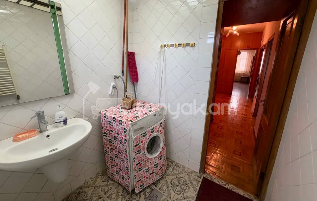 3 Սենյականոց Բնակարան Քարե Շենքում, 90քմ, 4/5 հարկ, Կապիտալ Վերանորոգված, Կահավորված, Արևկող