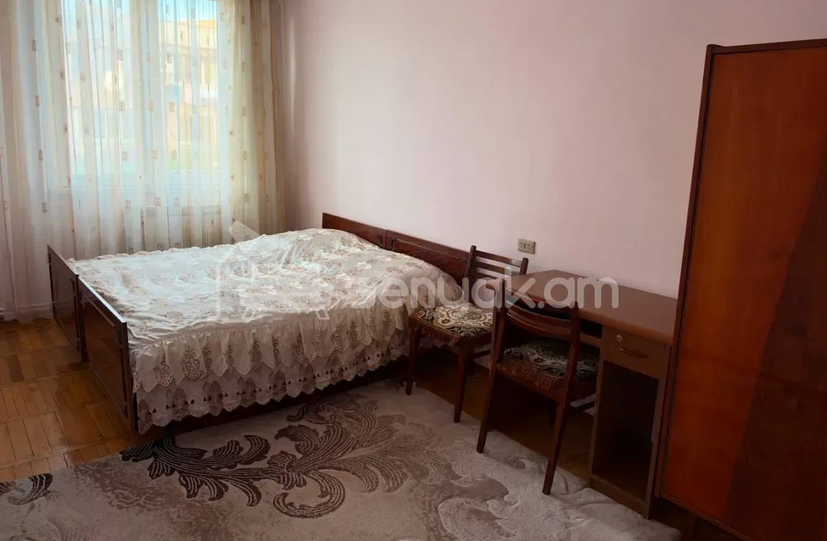 3 Սենյականոց Բնակարան Քարե Շենքում, 90քմ, 4/5 հարկ, Կապիտալ Վերանորոգված, Կահավորված, Արևկող