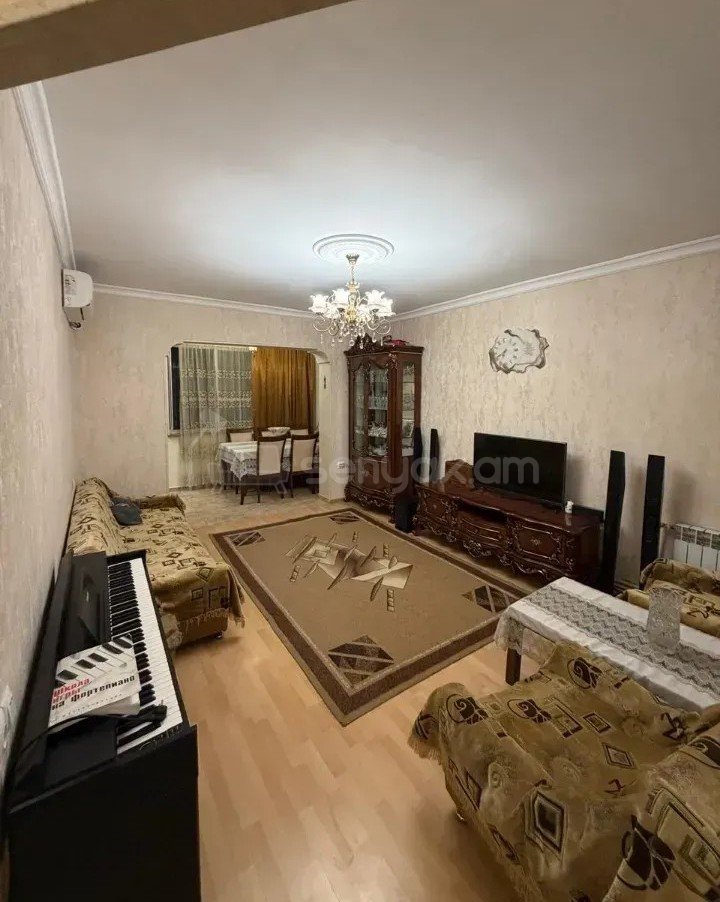 3 Սենյականոց Բնակարան Քարե Շենքում, 72քմ, 1/5 հարկ, Կապիտալ Վերանորոգված