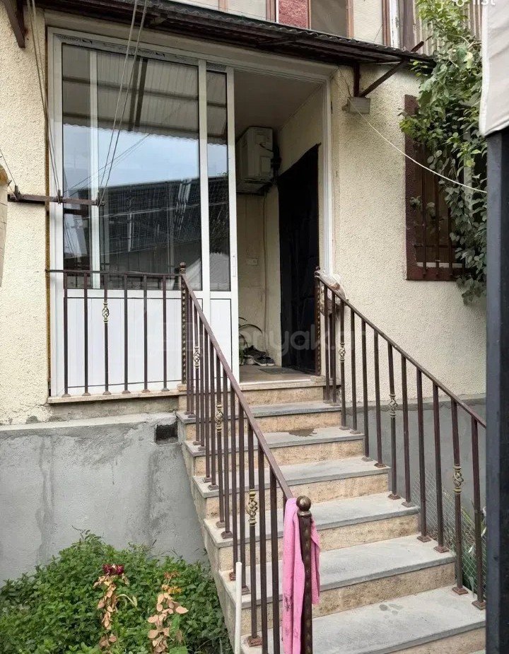 3 Սենյականոց Բնակարան Քարե Շենքում, 72քմ, 1/5 հարկ, Կապիտալ Վերանորոգված