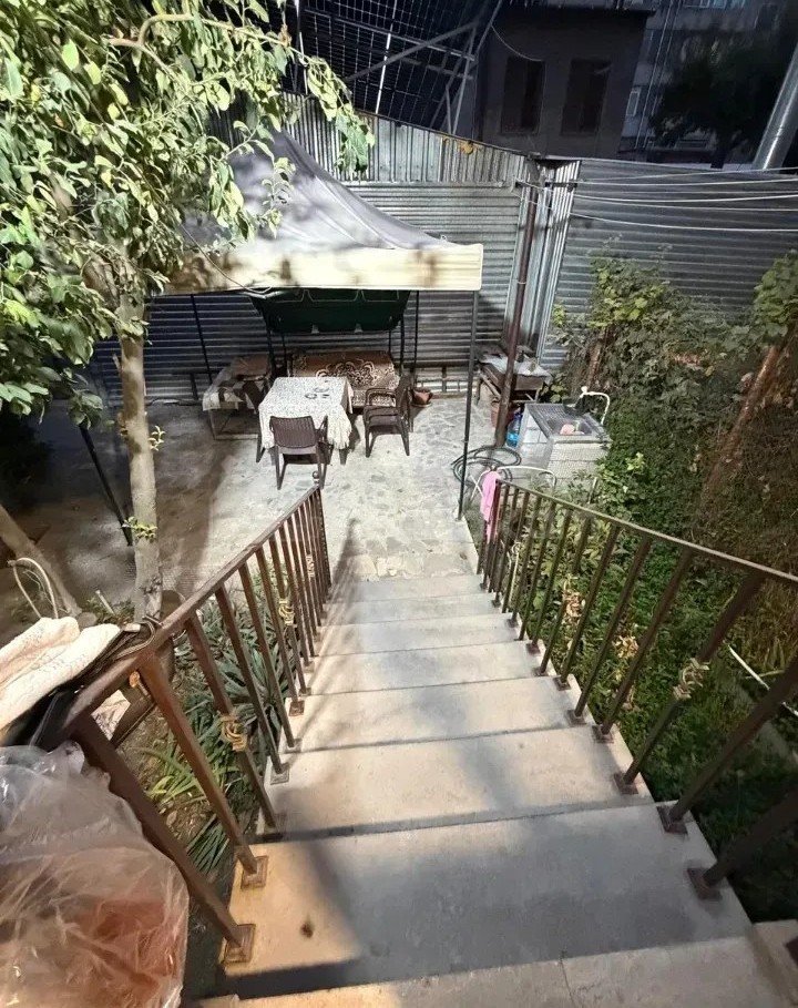 3 Սենյականոց Բնակարան Քարե Շենքում, 72քմ, 1/5 հարկ, Կապիտալ Վերանորոգված