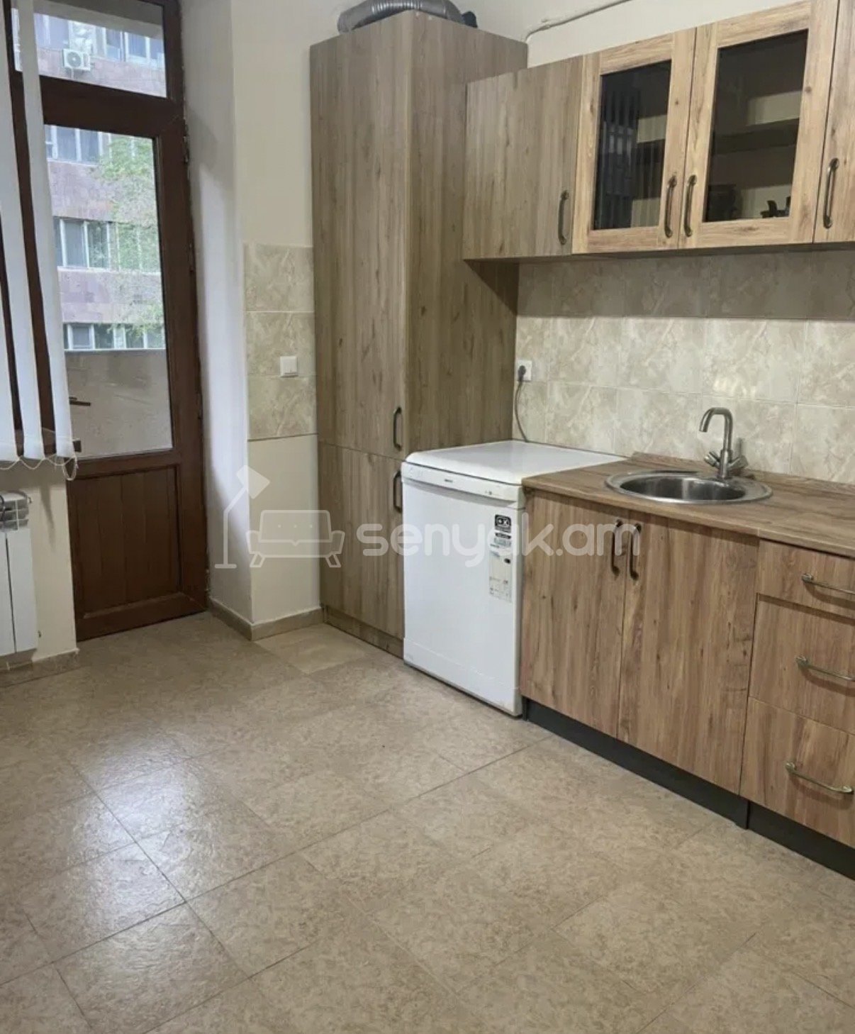 3 Սենյականոց Բնակարան, 105քմ, 2/9 հարկ, Կոսմետիկ Վերանորոգված, Կահավորված