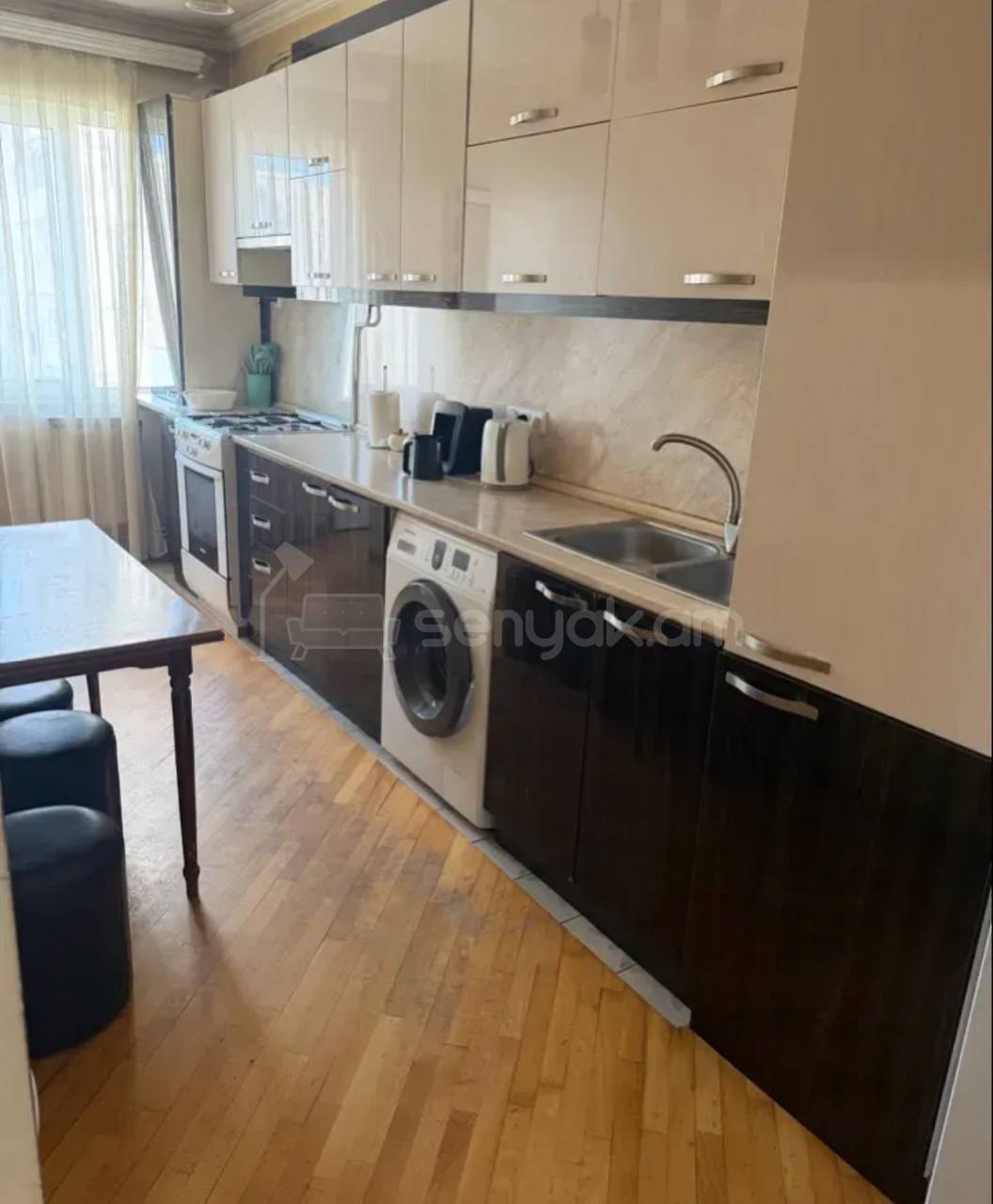 4 Սենյականոց Բնակարան, 73քմ, 5/9 հարկ, Կապիտալ Վերանորոգված, Կահավորված