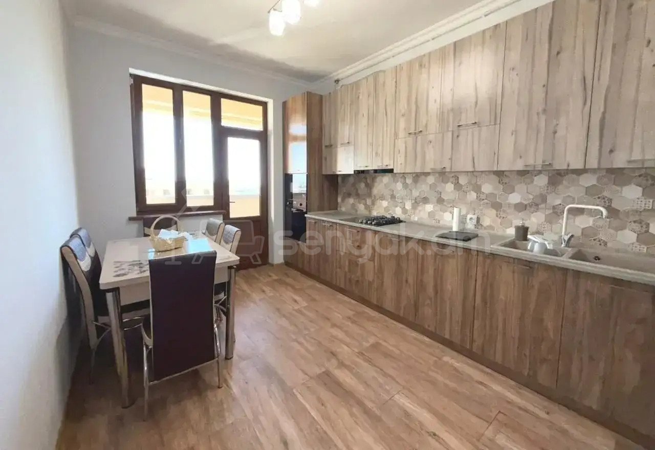 3 Սենյականոց Բնակարան Նորակառույցում, 100քմ, 16/17 հարկ, Կապիտալ Վերանորոգված, Կահավորված