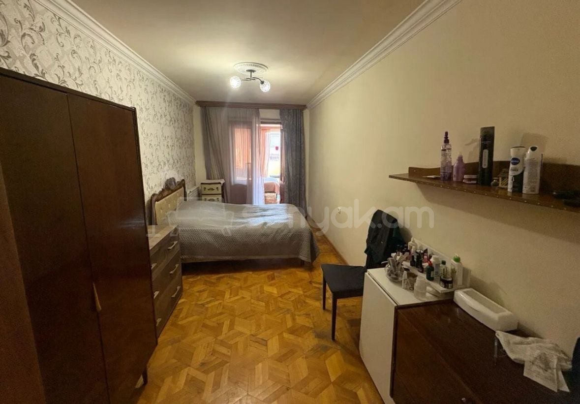 4 Սենյականոց Բնակարան Քարե Շենքում, 90քմ, 4/5 հարկ, Կոսմետիկ Վերանորոգված